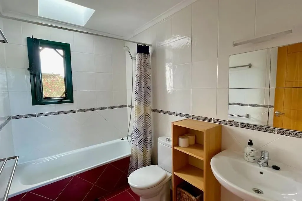 Villa Spacieuse Et Lumineuse Avec Piscine Chauffee لا أوليفا 0*,  إسبانيا